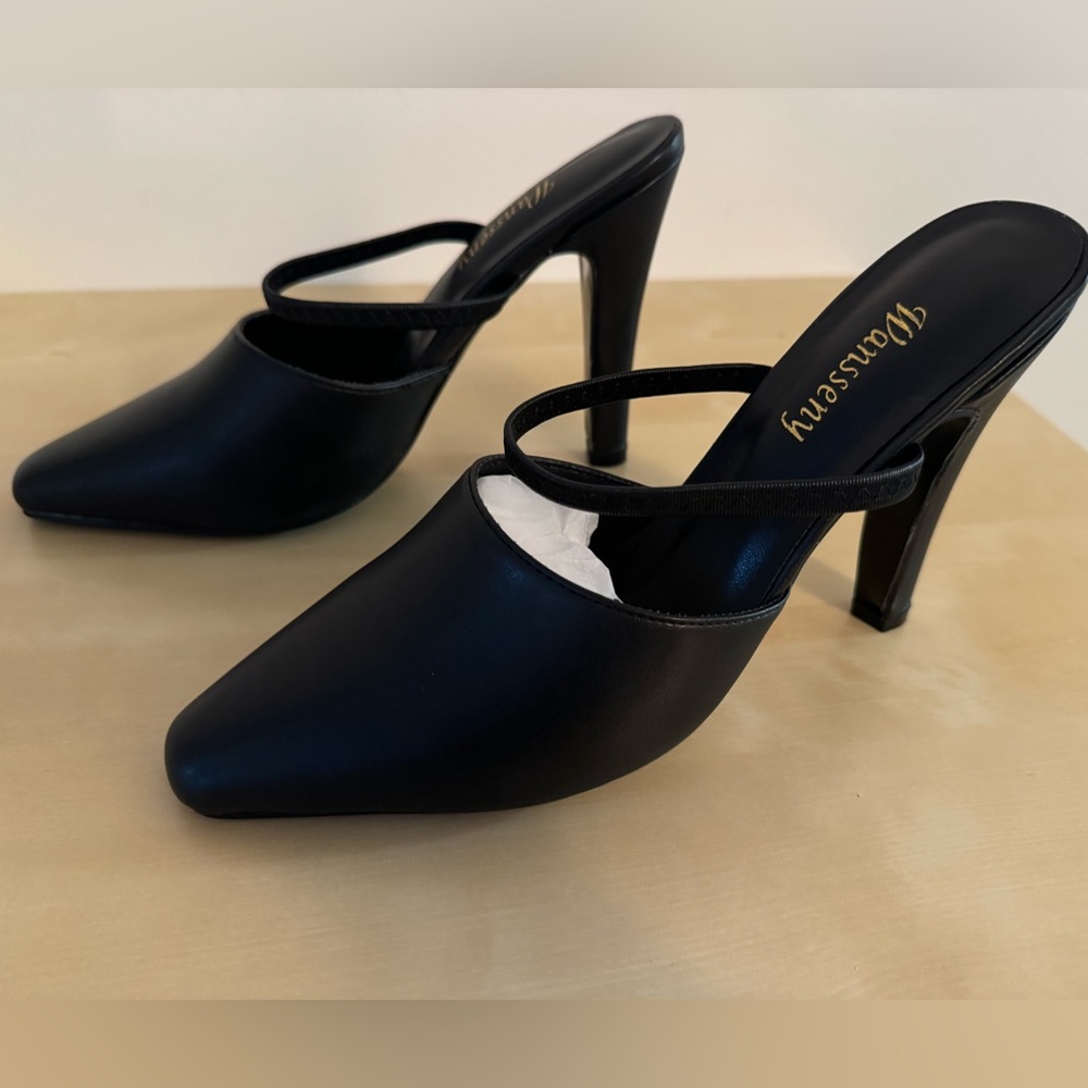 NEW Trendy Black Heels - Retails for $89